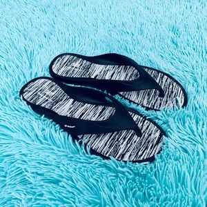 Tek Gear Women’s Flip Flop Size L(9-10)